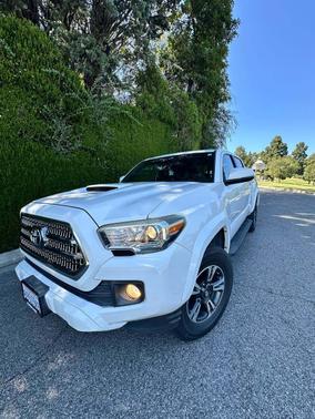 White 2017 Toyota Tacoma TRD Sport
