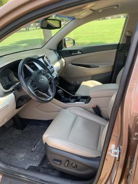 Brown 2017 Hyundai TUCSON SE Plus