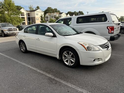 2010 Nissan Altima 3.5 SR