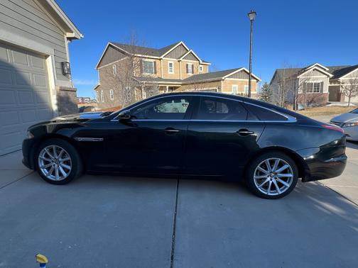 2011 Jaguar XJ Base