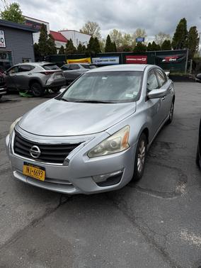 Silver 2014 Nissan Altima 2.5 S