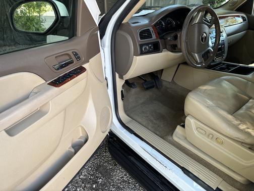 2010 GMC Yukon XL 1500 SLT