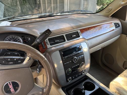 2010 GMC Yukon XL 1500 SLT