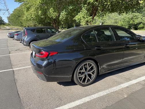 Black 2021 BMW 530 i