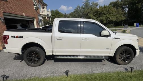 White 2017 Ford F-150 Lariat