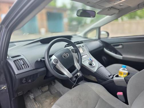 Gray 2013 Toyota Prius Two