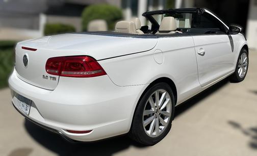 White 2013 Volkswagen Eos Komfort