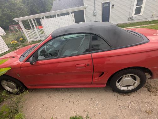 Red 1995 Ford Mustang Base