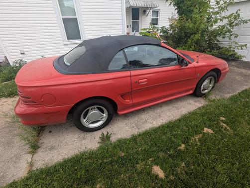 Red 1995 Ford Mustang Base