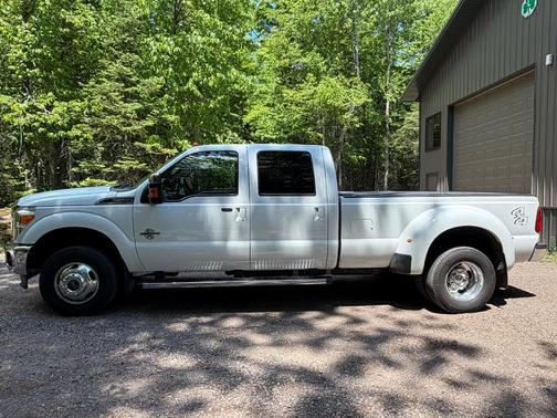 White 2016 Ford F-350 Lariat