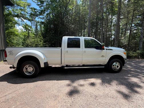 White 2016 Ford F-350 Lariat