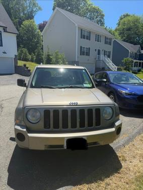 Beige 2008 Jeep Patriot Sport