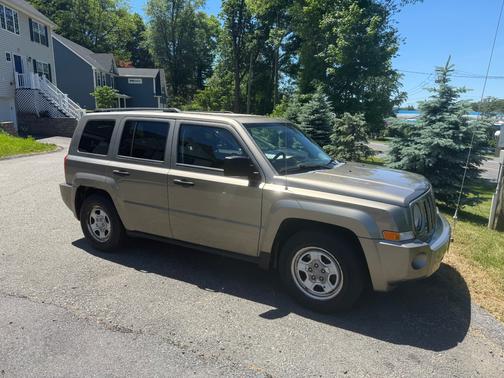 Beige 2008 Jeep Patriot Sport