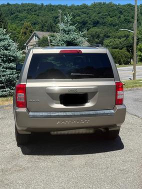 Beige 2008 Jeep Patriot Sport