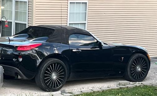 Black 2008 Pontiac Solstice GXP