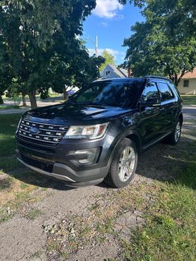 Blue 2017 Ford Explorer XLT