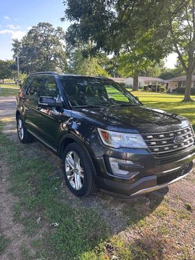Blue 2017 Ford Explorer XLT