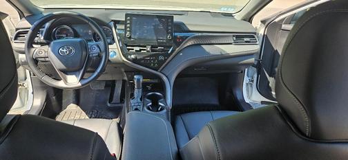 White 2021 Toyota Camry Hybrid XSE