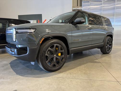 2025 Rivian R1S Ascend Tri-Motor Max Pack