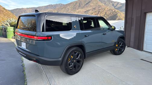 2025 Rivian R1S Ascend Tri-Motor Max Pack