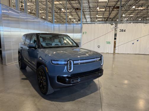 2025 Rivian R1S Ascend Tri-Motor Max Pack