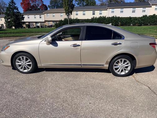 Gold 2011 Lexus ES 350 Base