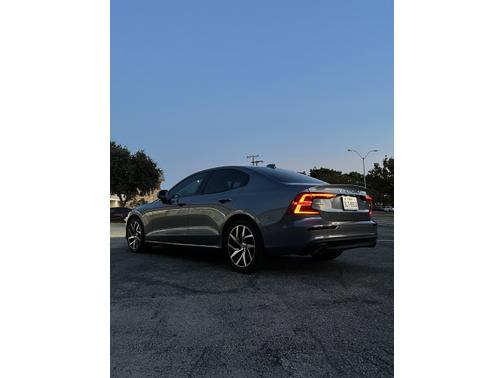 2020 Volvo S60 T5 Momentum