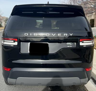 Black 2018 Land Rover Discovery SE