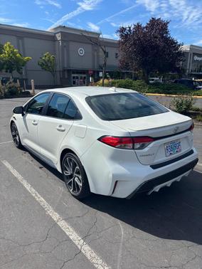 White 2020 Toyota Corolla SE