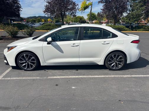 White 2020 Toyota Corolla SE