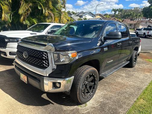 Black 2019 Toyota Tundra SR5