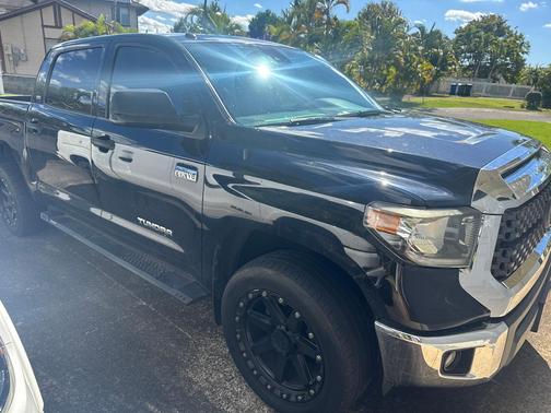 Black 2019 Toyota Tundra SR5