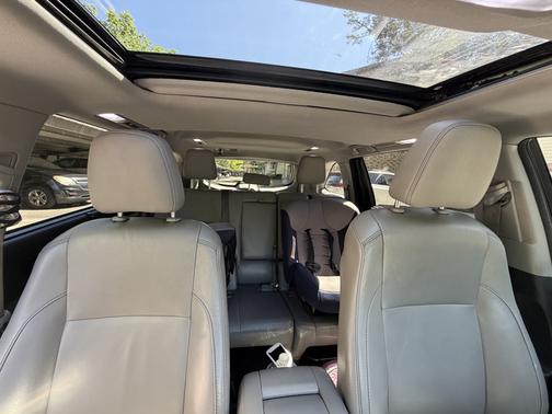 Green 2016 Toyota Highlander XLE