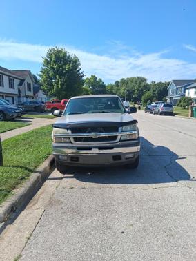 Silver 2005 Chevrolet Silverado 1500 Z71 Extended Cab
