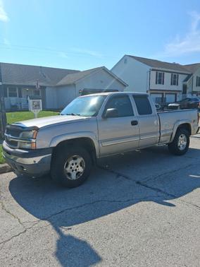 Silver 2005 Chevrolet Silverado 1500 Z71 Extended Cab