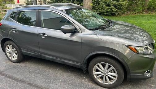 Gray 2018 Nissan Rogue Sport SV