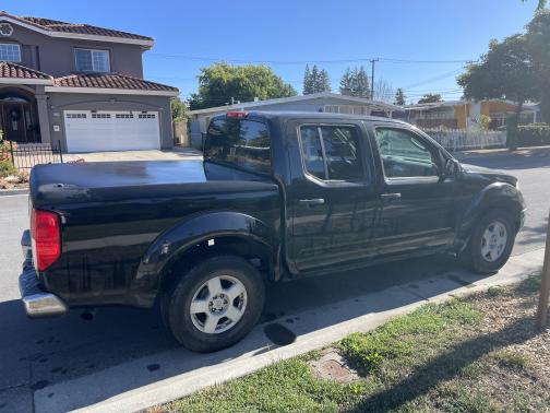 2005 Nissan Frontier SE Crew Cab
