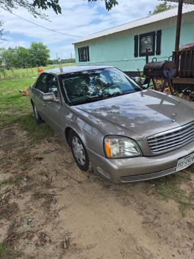 Gold 2004 Cadillac DeVille Base