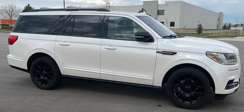White 2018 Lincoln Navigator L Reserve