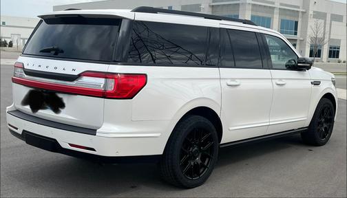White 2018 Lincoln Navigator L Reserve