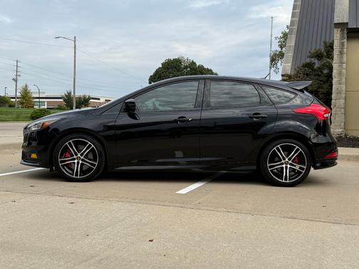 2017 Ford Focus ST Base