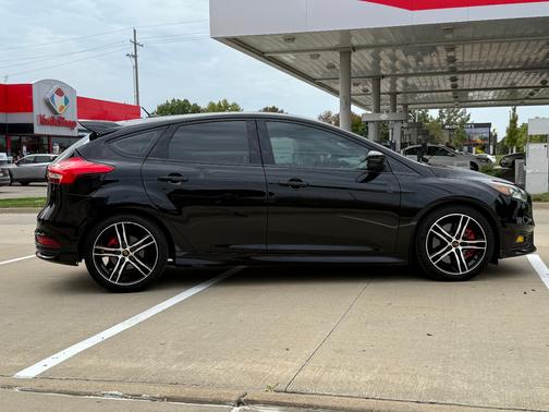 2017 Ford Focus ST Base