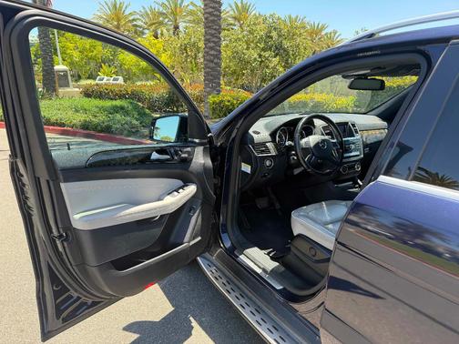 Blue 2013 Mercedes-Benz M-Class ML 350