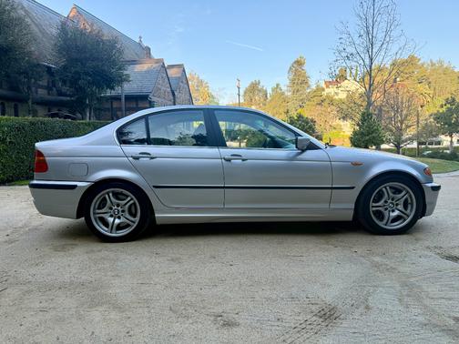 2002 BMW 330 i