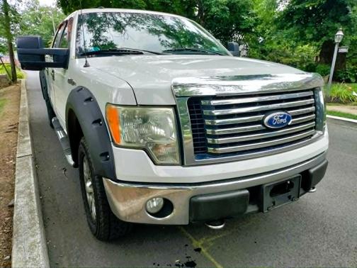 White 2010 Ford F-150 XLT SuperCrew