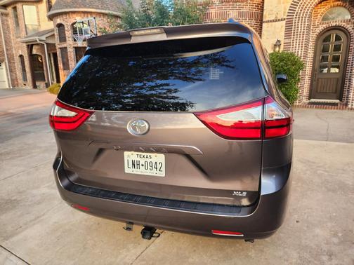 Gray 2019 Toyota Sienna XLE