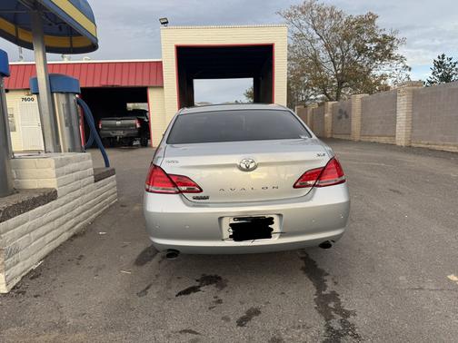 Silver 2006 Toyota Avalon XLS