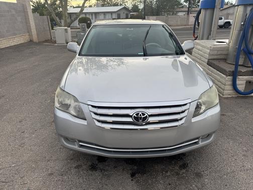 Silver 2006 Toyota Avalon XLS