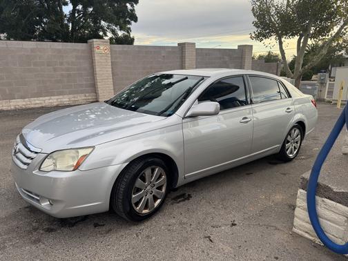 Silver 2006 Toyota Avalon XLS