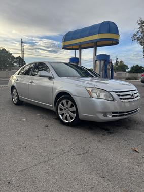 Silver 2006 Toyota Avalon XLS